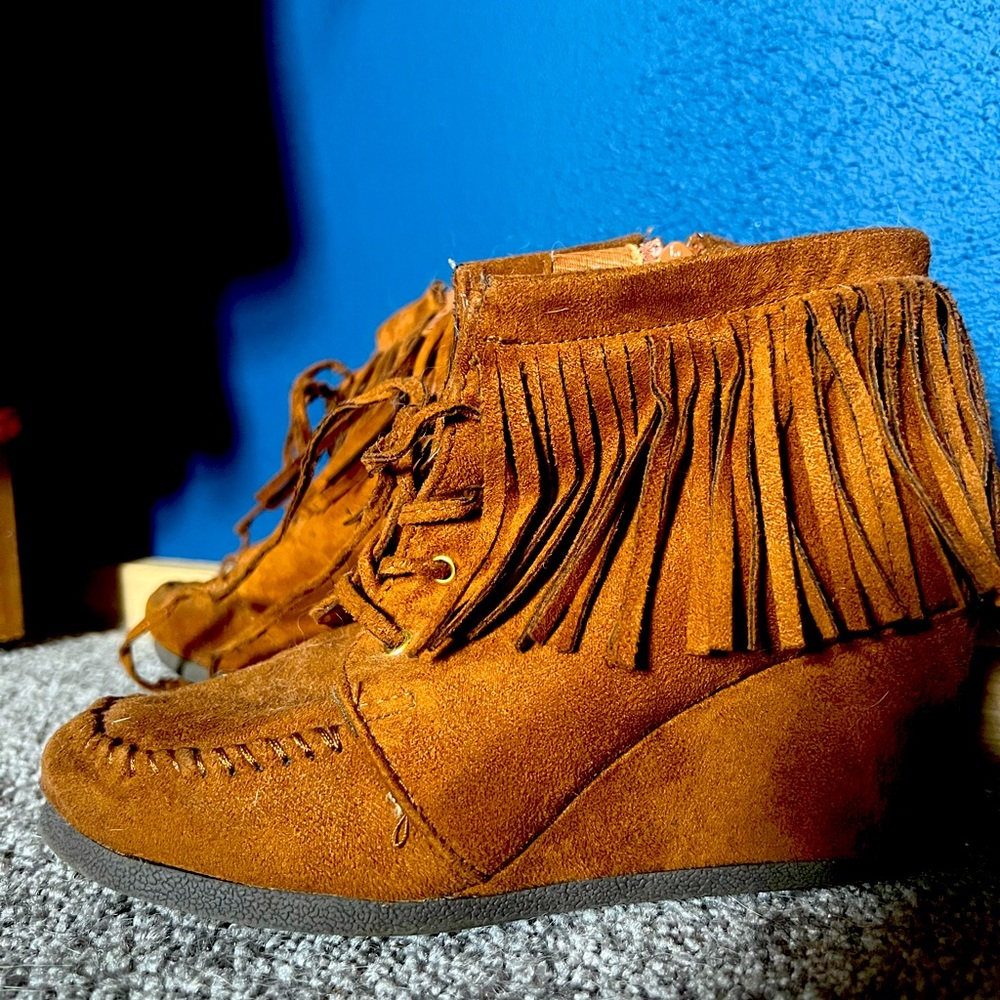 SUPER CUTE suede fringe wedges. Size 6, worn once. Sadly they aren’t my size 💔